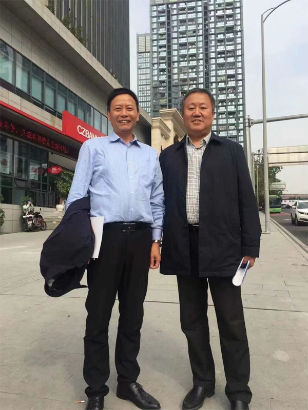 公司董事長陳長新拜訪江蘇一夫公司，并與該公司總裁彭卓飛先生（右一）合影。.jpg